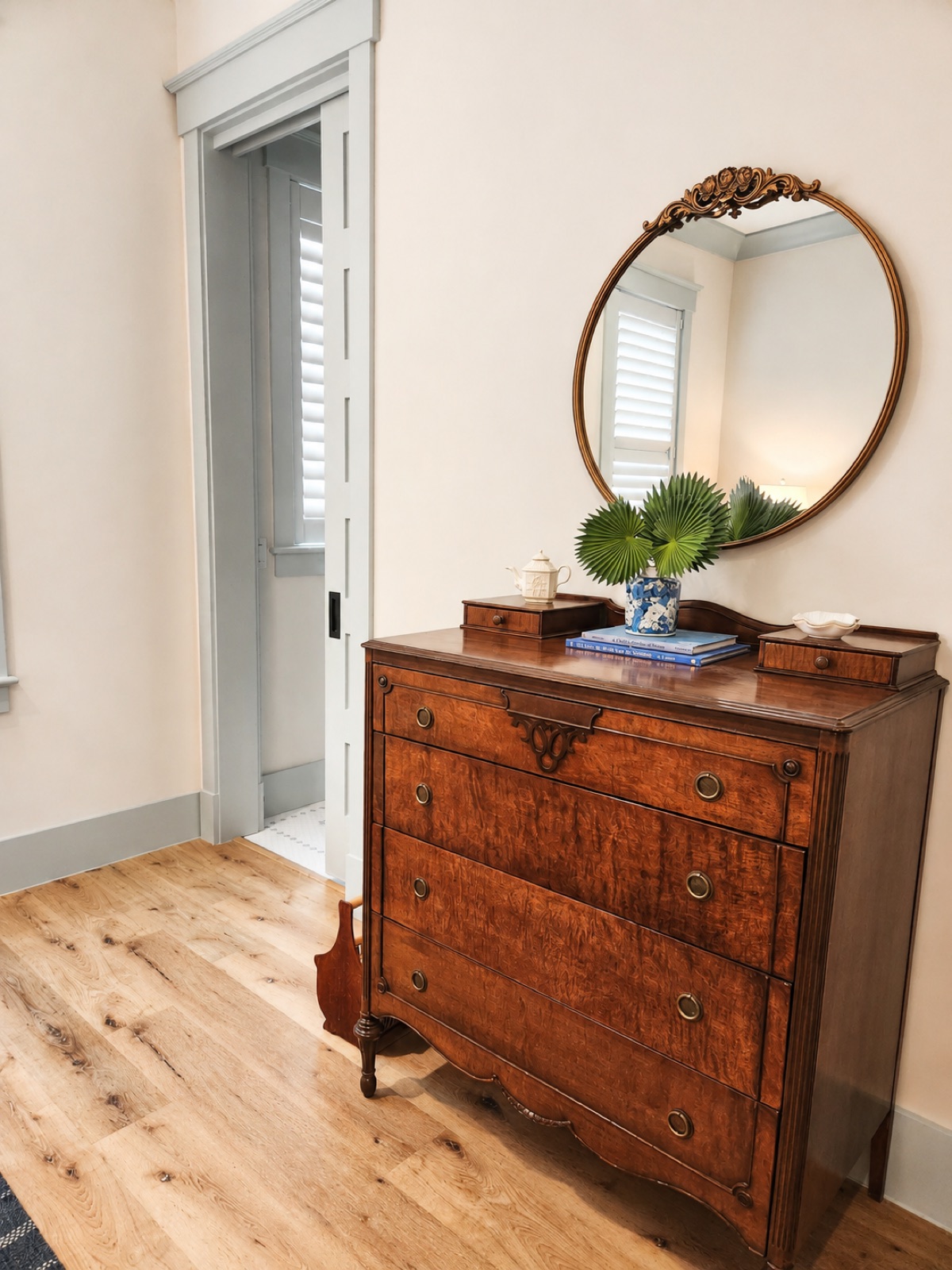 Ethan Allen: Blending the Old and New Finishes